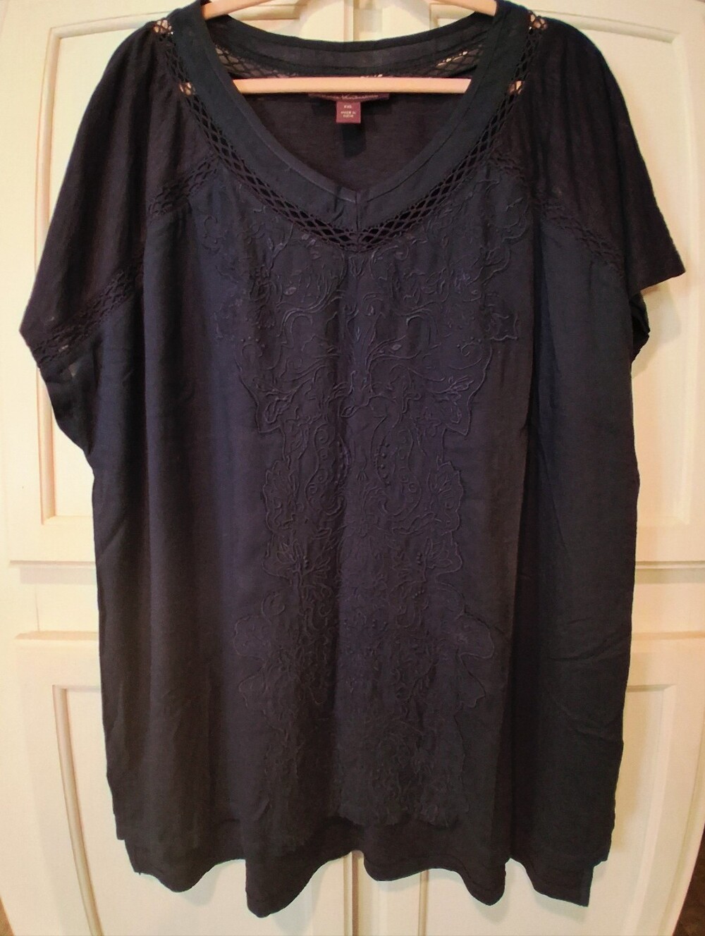 Gloria Vanderbilt navy blue, short-sleeve embroidered V-neck blouse XXL